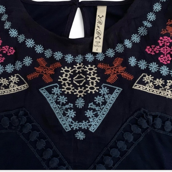 Rich and Beautiful size large Navy Embroidered Sleeveless Top boho Cottagecore - Picture 3 of 7